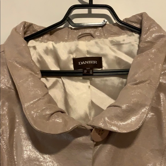 Danier pink shimmer leather jacket w/ruffle collar - Picture 5 of 12